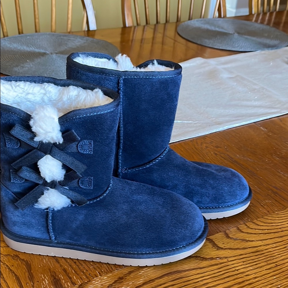 New condition Koolaburra by Uggs boots no marks for teen size 5 women’s size 7